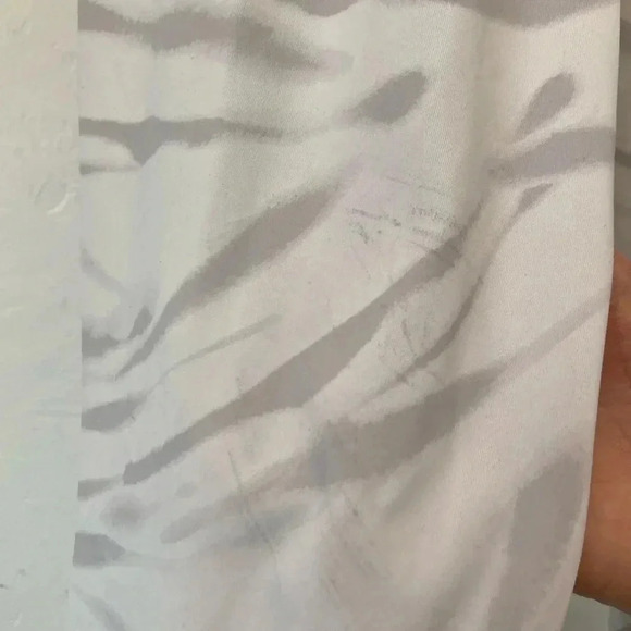 ATHLETA Salutation Stash Gray Zebra Stripe 7/8 Tight Leggings Size Large - Picture 3 of 13